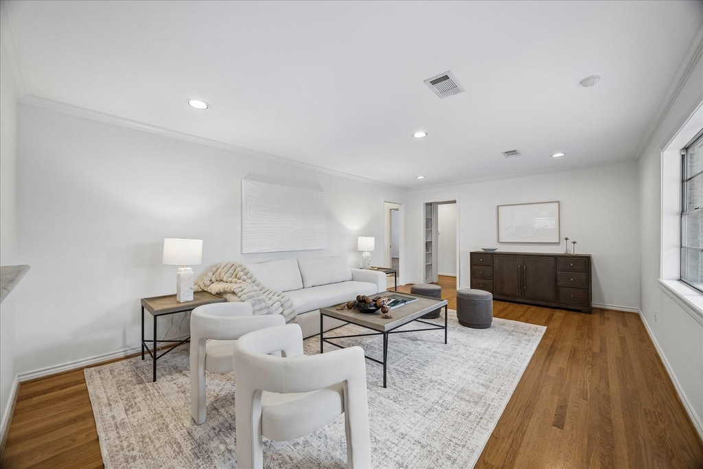 7623 Meadowvale Drive - Photo 10