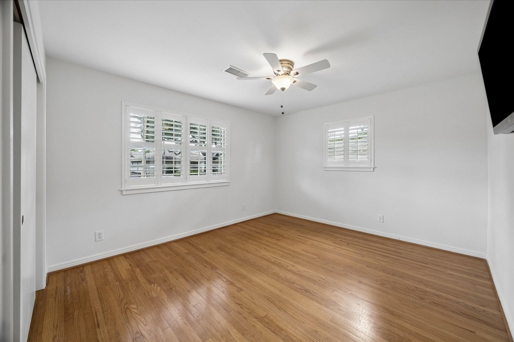 7623 Meadowvale Drive - Photo 18