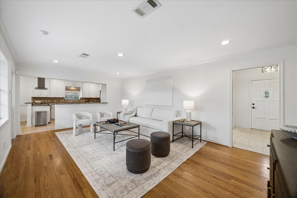 7623 Meadowvale Drive - Photo 11