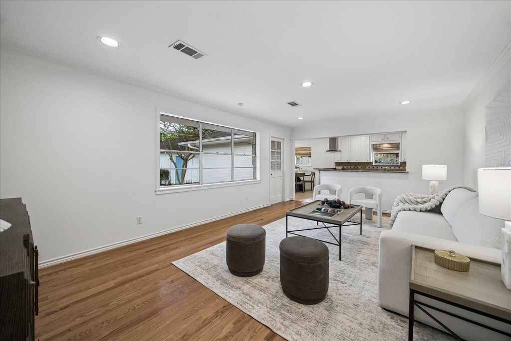 7623 Meadowvale Drive - Photo 3