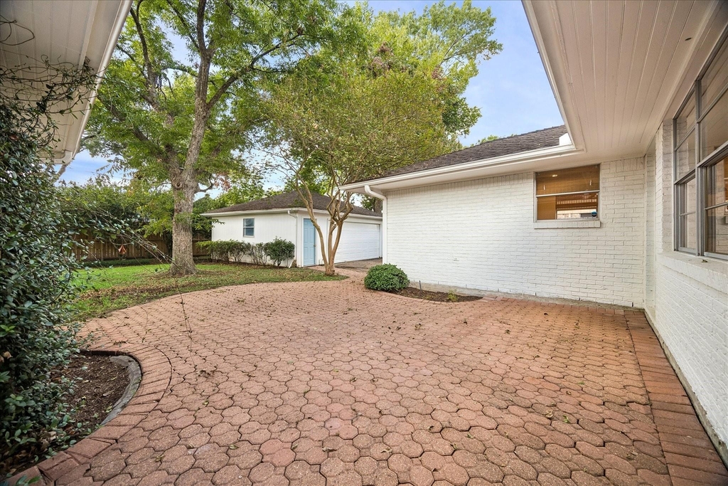 7623 Meadowvale Drive - Photo 24