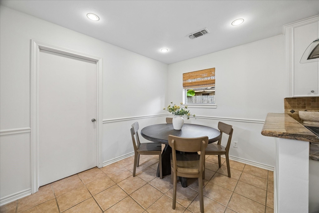 7623 Meadowvale Drive - Photo 14