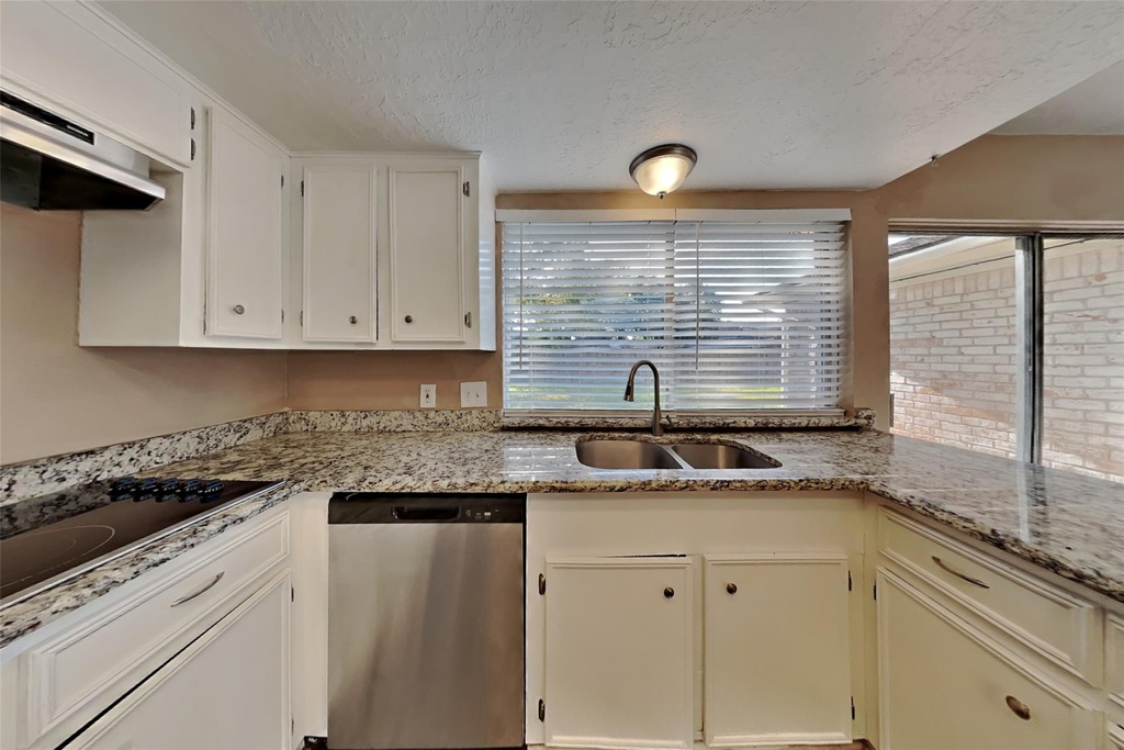 11218 Angelique Drive - Photo 4