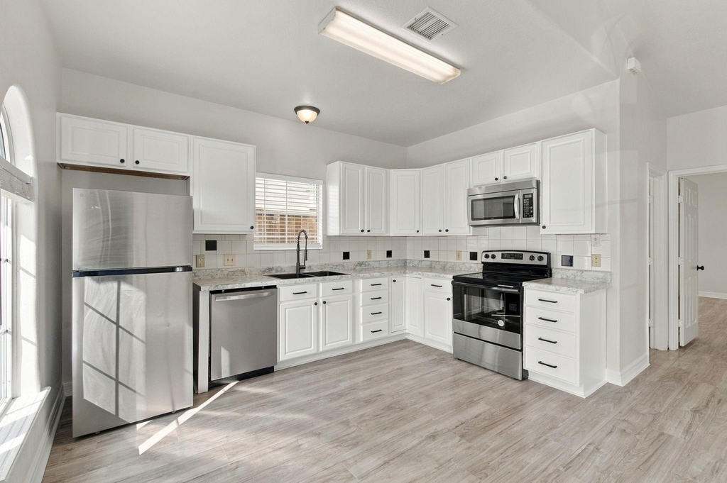 16872 Kempwood - Photo 6
