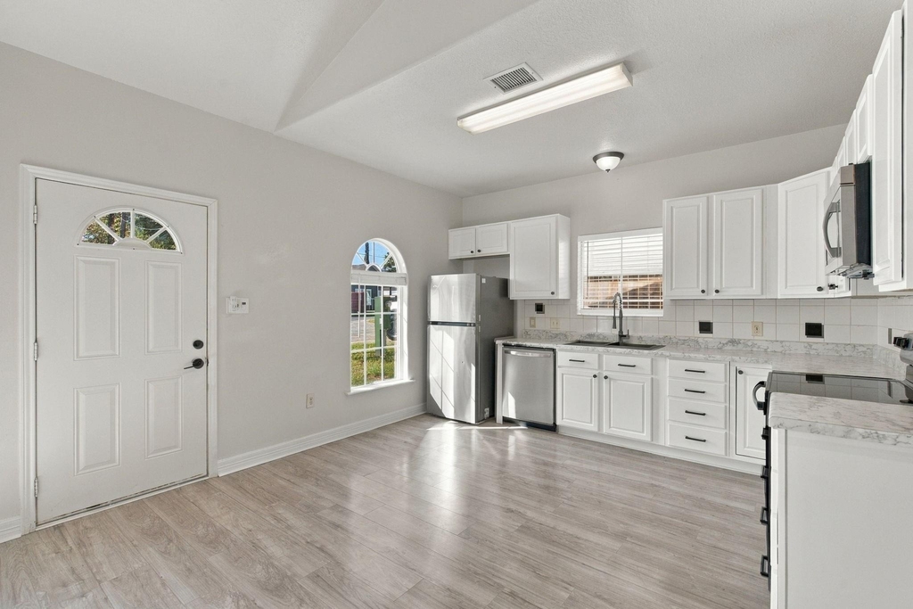 16872 Kempwood - Photo 7