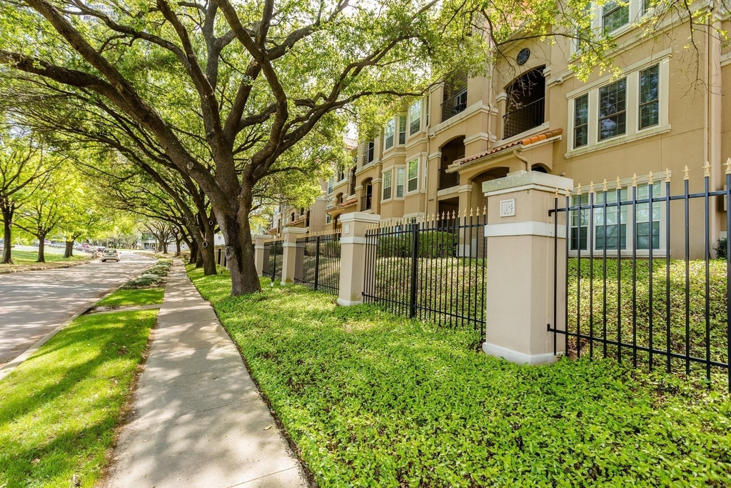 3231 Allen Parkway - Photo 14