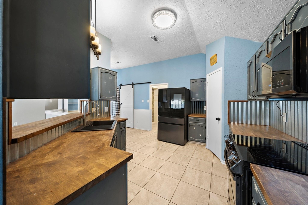 634 Spring Breeze Street - Photo 2