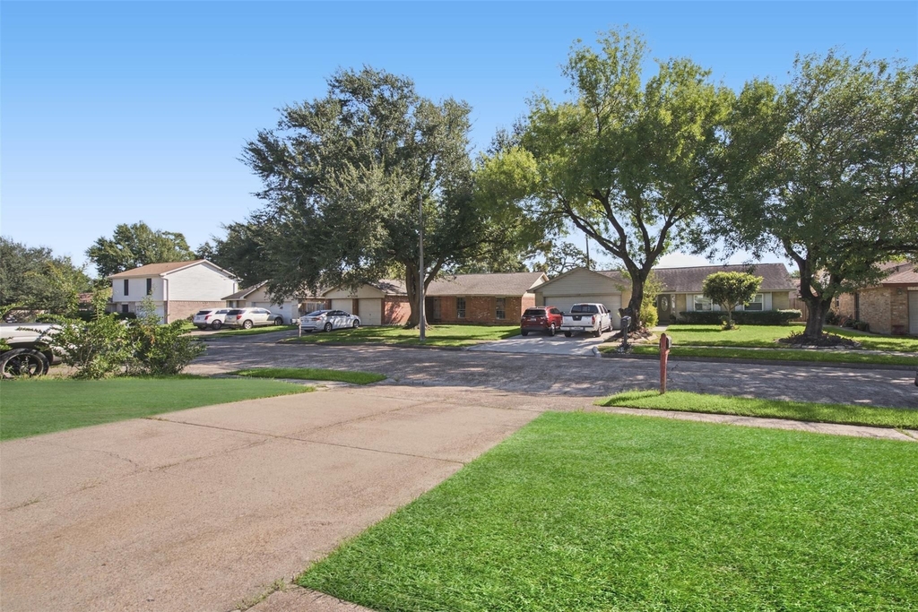 1323 Castle Glen Drive - Photo 3