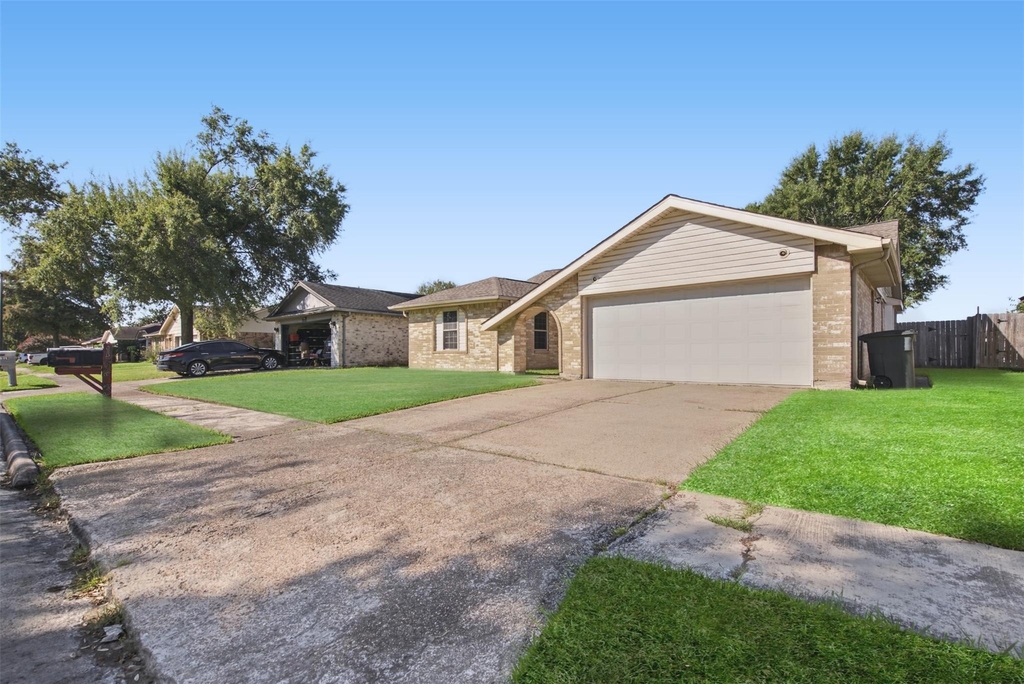 1323 Castle Glen Drive - Photo 1