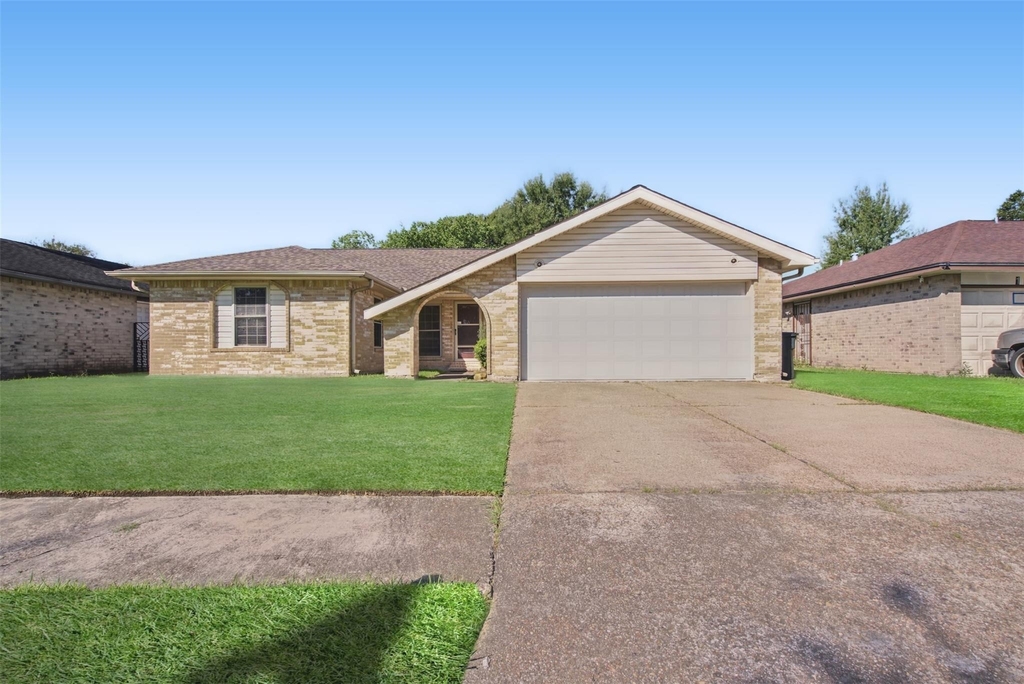 1323 Castle Glen Drive - Photo 0