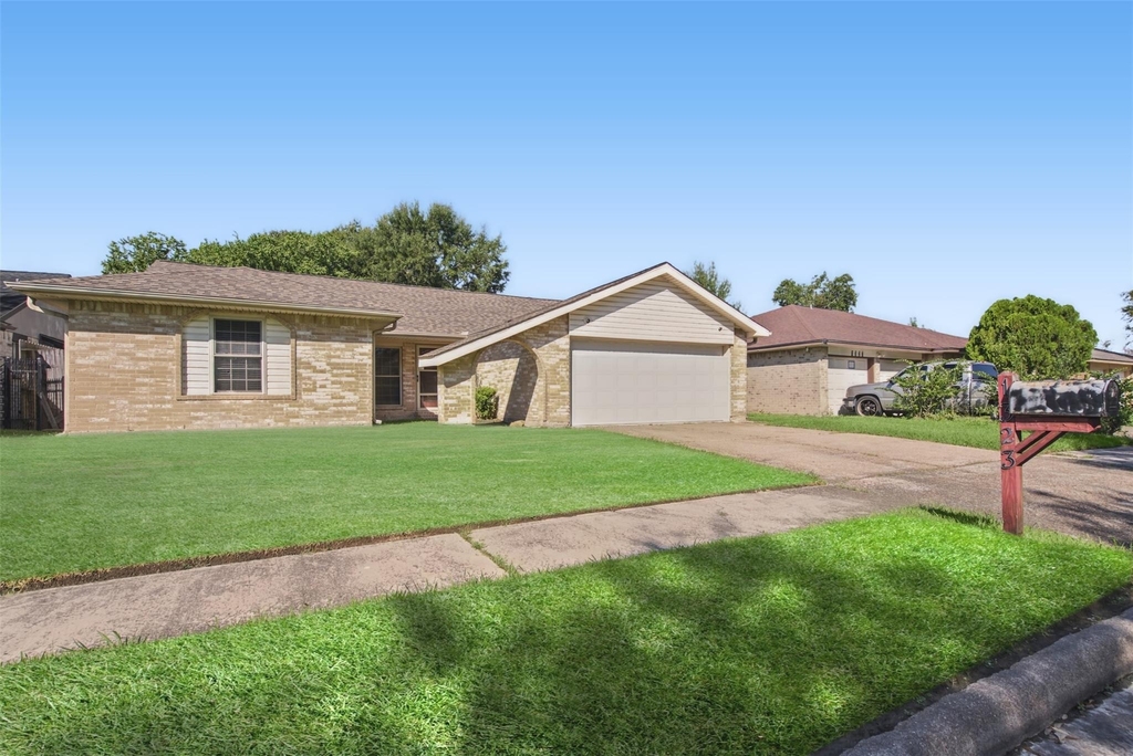 1323 Castle Glen Drive - Photo 2