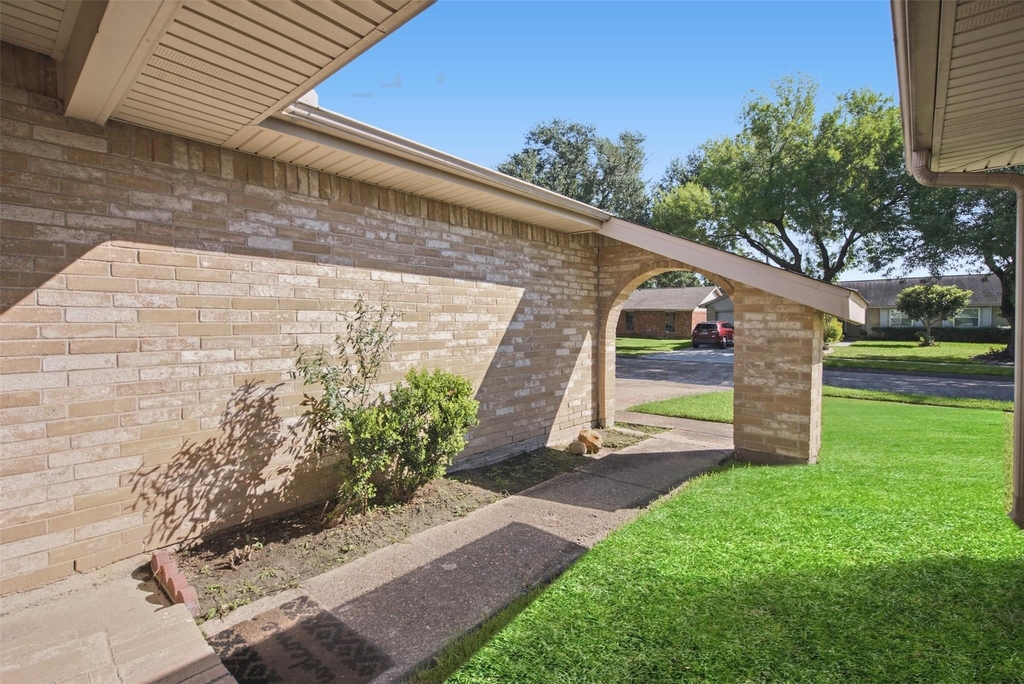 1323 Castle Glen Drive - Photo 4