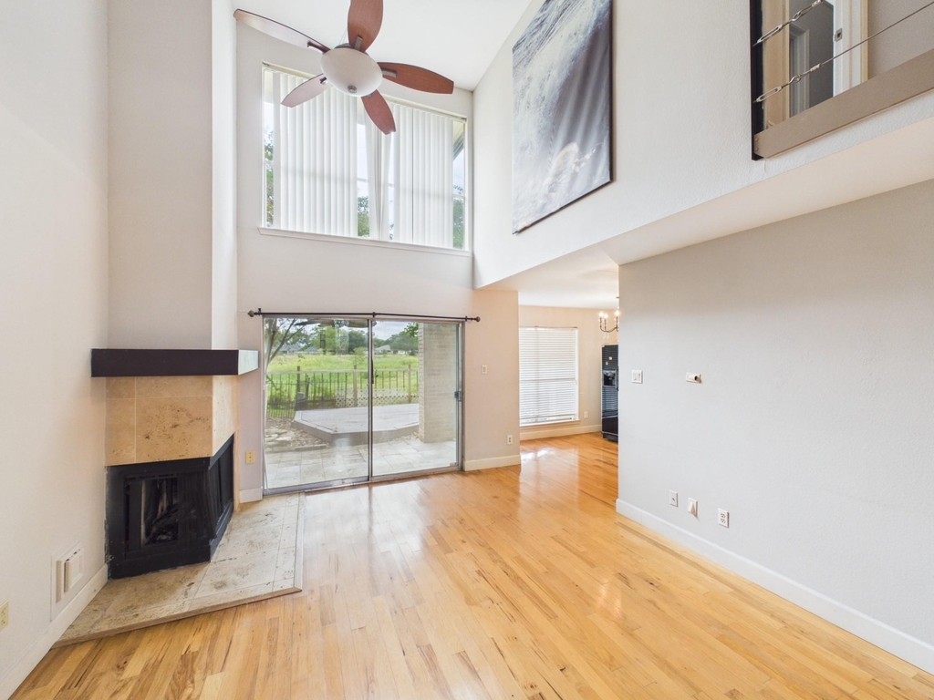 15938 Seahorse Drive - Photo 3