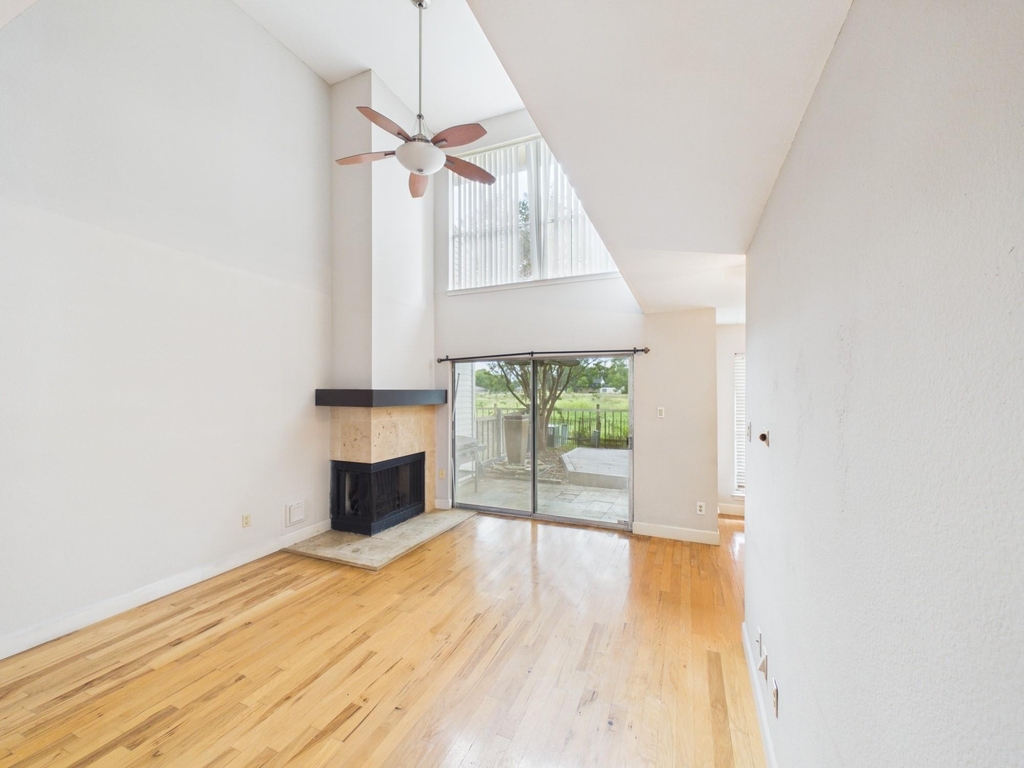 15938 Seahorse Drive - Photo 4