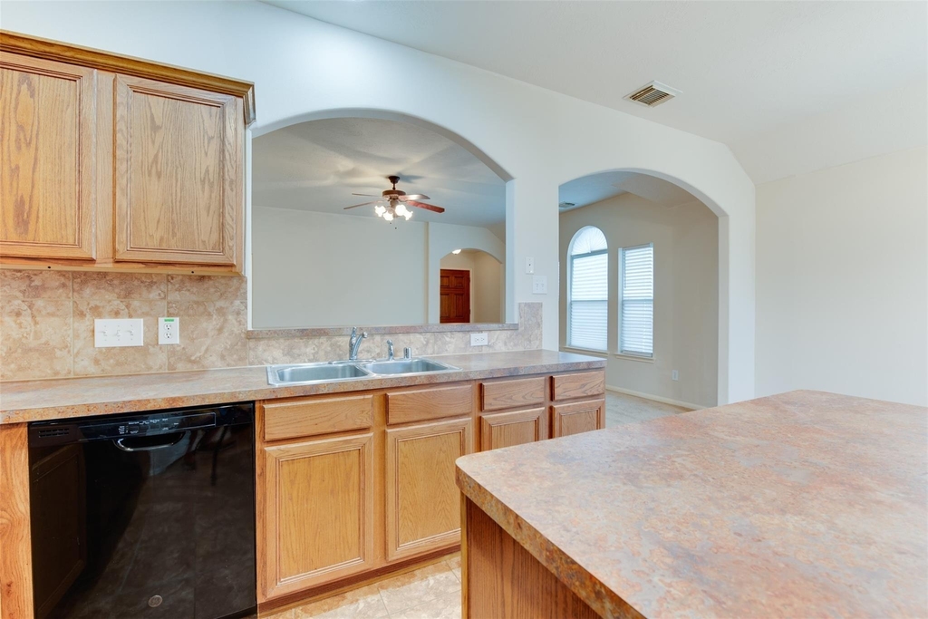 16014 Hidden Crest Drive - Photo 11