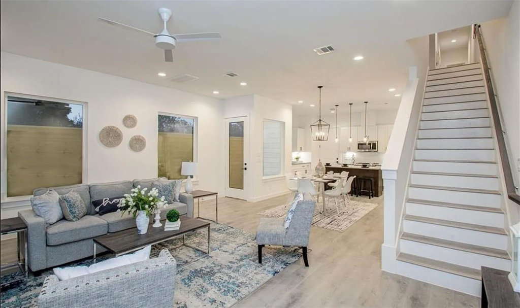 211 E 33rd Street - Photo 10