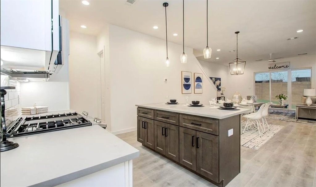 211 E 33rd Street - Photo 2