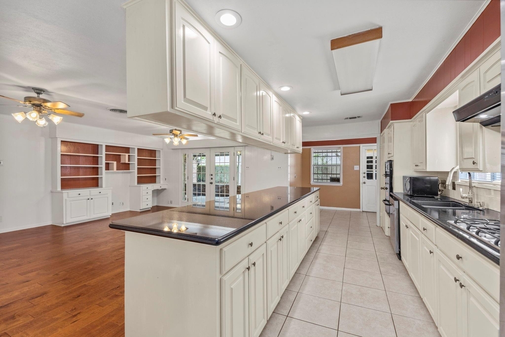 5447 Indigo Street - Photo 10