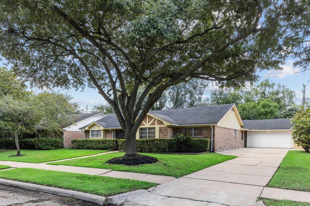 5447 Indigo Street - Photo 2