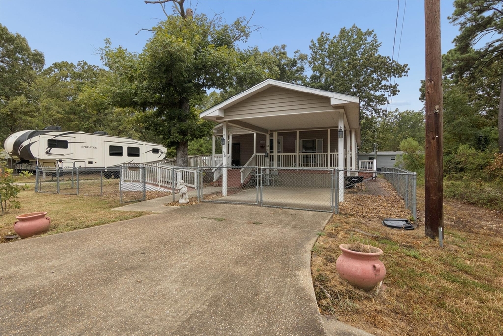 380 Antigua Drive - Photo 2