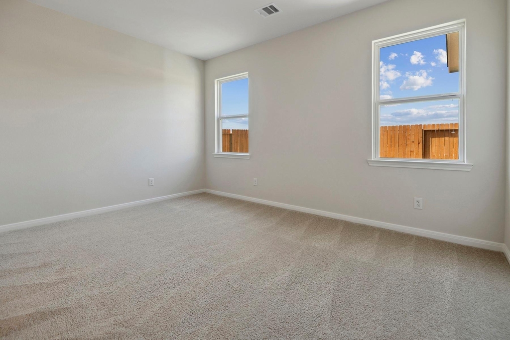 16446 Honeysuckle Hill Drive - Photo 9