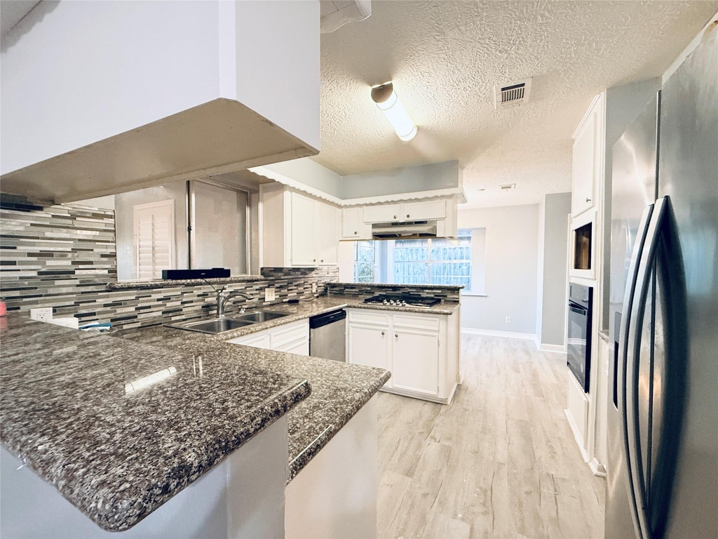 15331 Silverman Street - Photo 5
