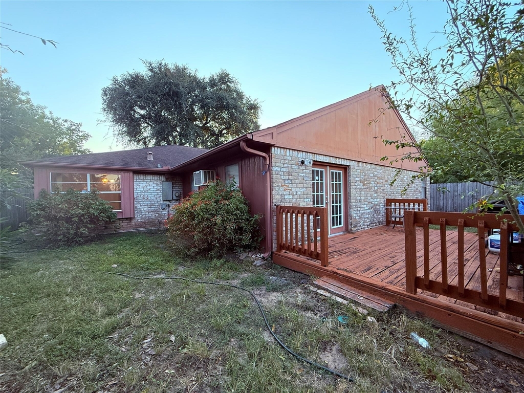 15331 Silverman Street - Photo 17