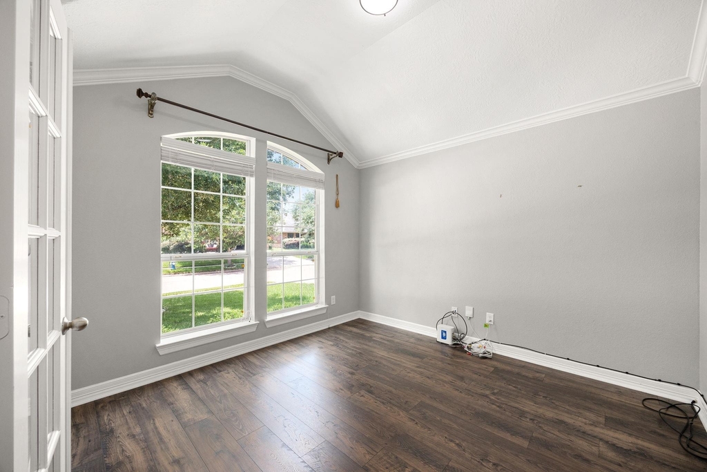 11010 Starling Creek Drive - Photo 7