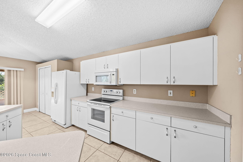 2067 Deercroft Drive - Photo 10