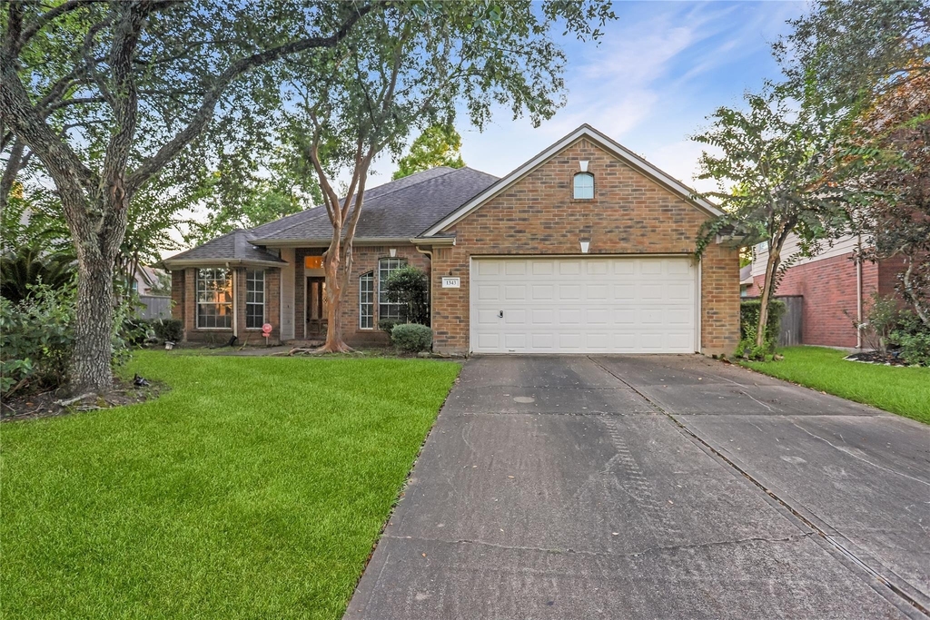 1343 Summer Terrace Drive - Photo 0