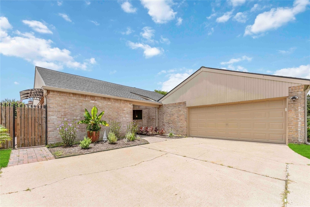 14147 Hillvale Drive - Photo 0