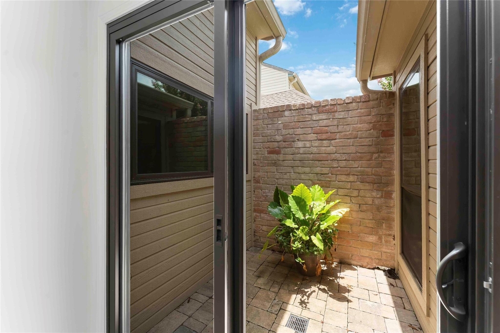 14147 Hillvale Drive - Photo 27