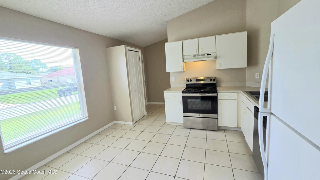 2388 Hagoplan Avenue Sw - Photo 5