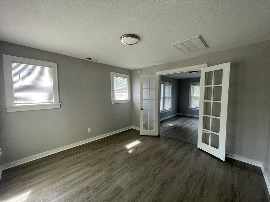 904 Fields Street - Photo 0