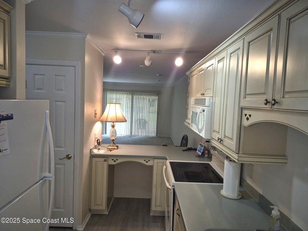 835 Regal Avenue Ne - Photo 3