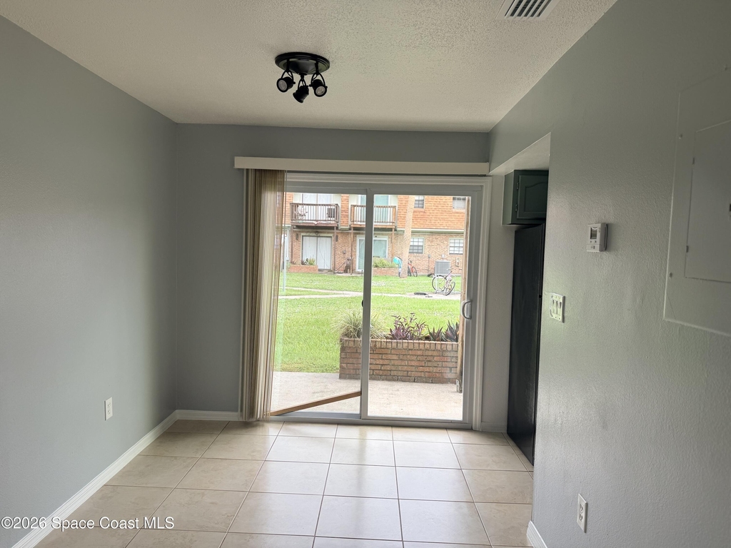 1300 Arlington Lane Ne - Photo 9