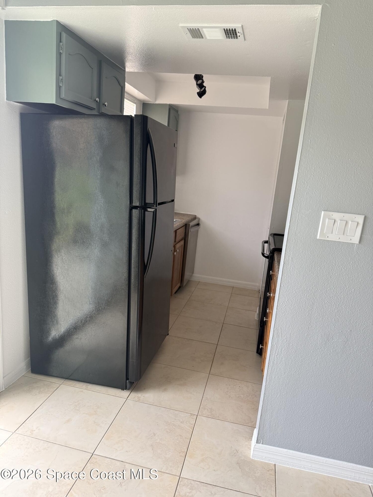 1300 Arlington Lane Ne - Photo 1