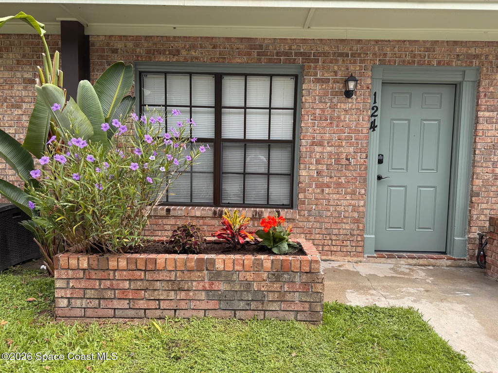 1300 Arlington Lane Ne - Photo 0