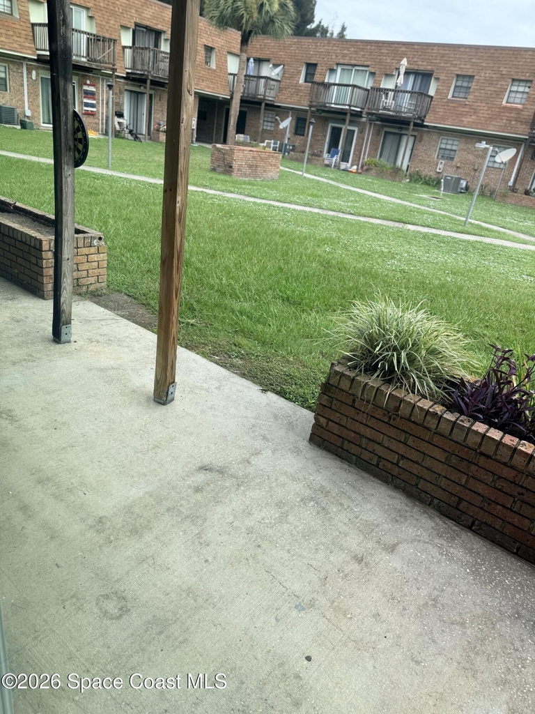 1300 Arlington Lane Ne - Photo 8