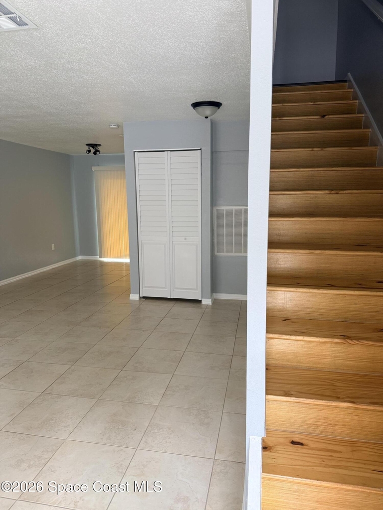1300 Arlington Lane Ne - Photo 6
