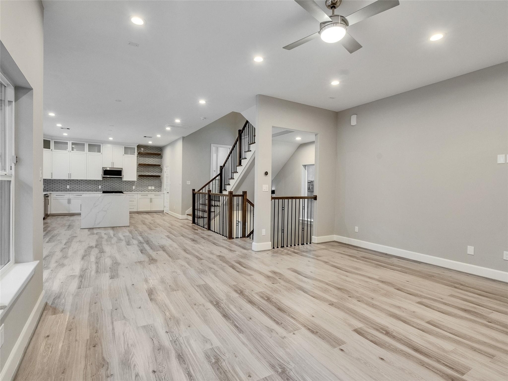 1122 W 16th Street - Photo 9