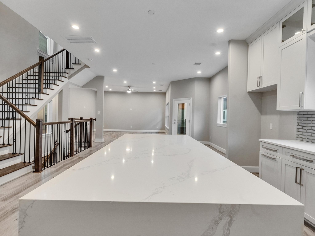 1122 W 16th Street - Photo 18