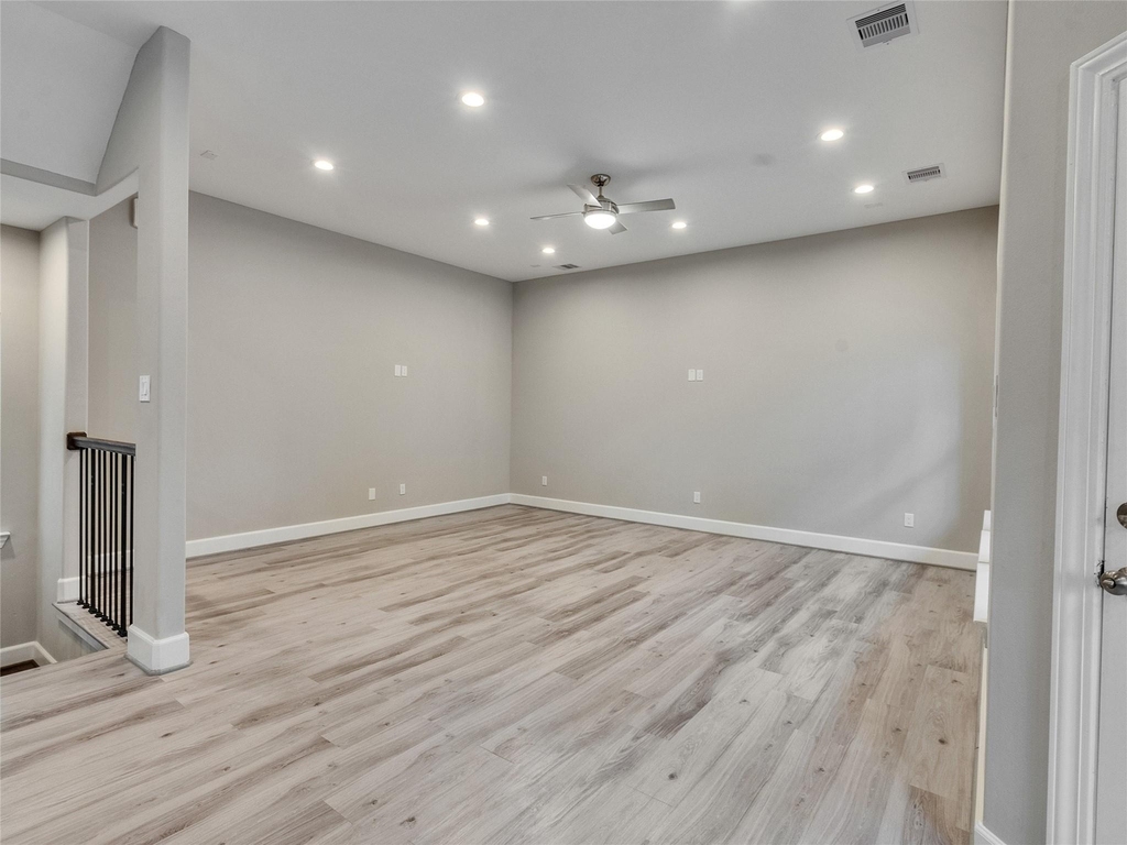 1122 W 16th Street - Photo 13