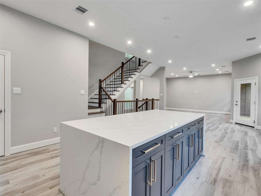 1122 W 16th Street - Photo 20