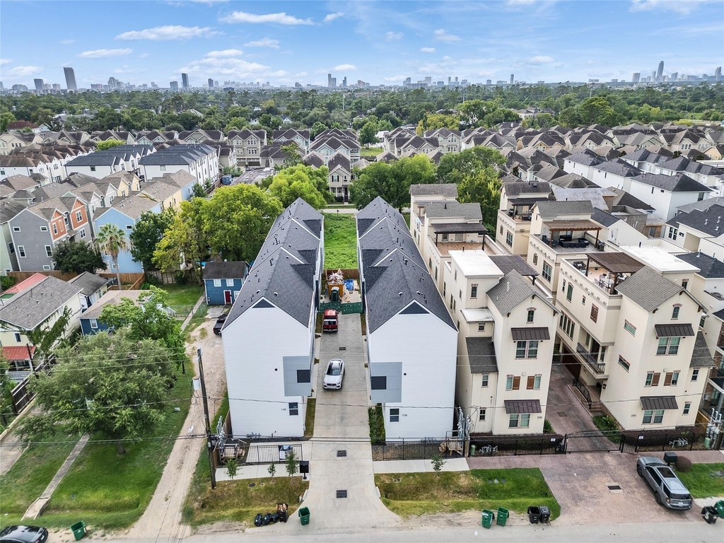 1122 W 16th Street - Photo 36