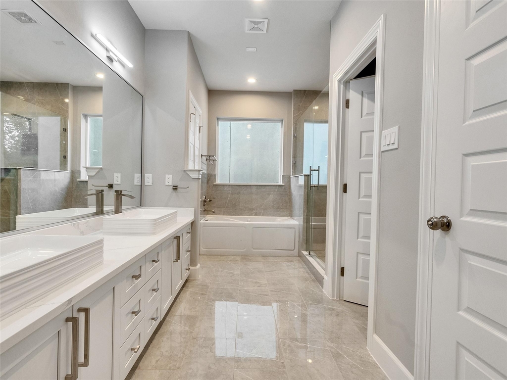 1122 W 16th Street - Photo 32