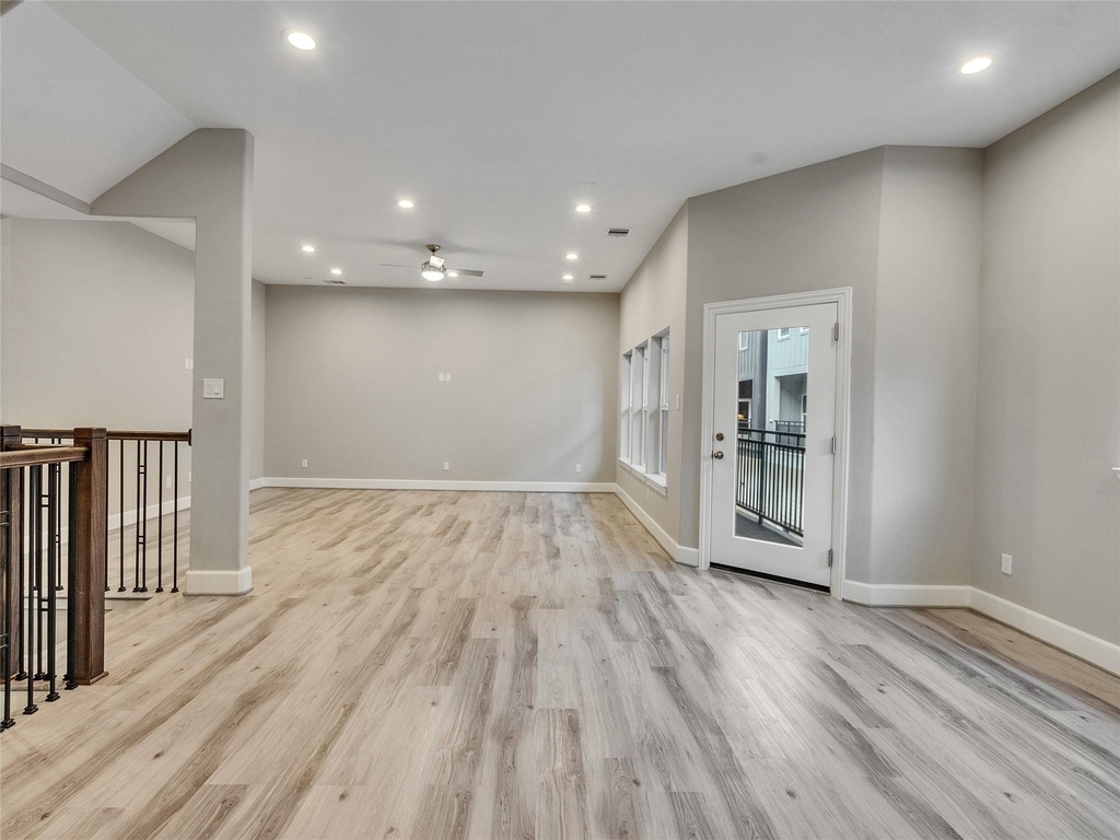 1122 W 16th Street - Photo 16