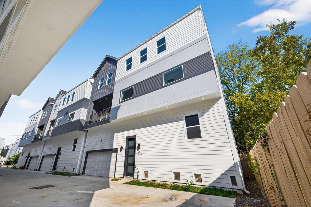 1122 W 16th Street - Photo 1