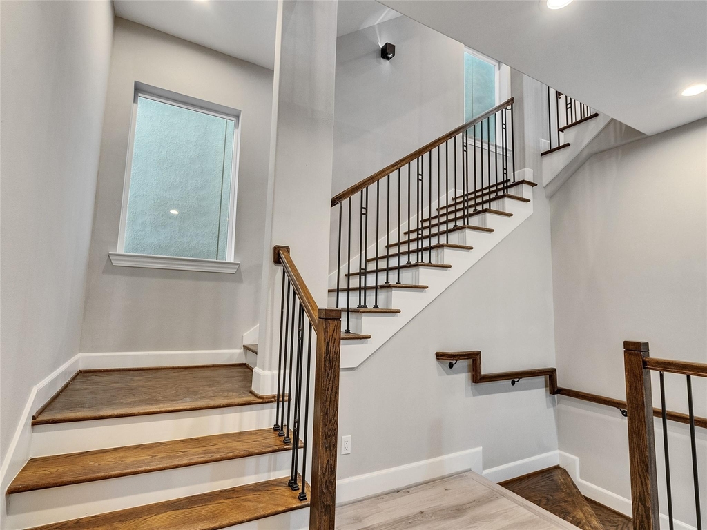 1122 W 16th Street - Photo 7