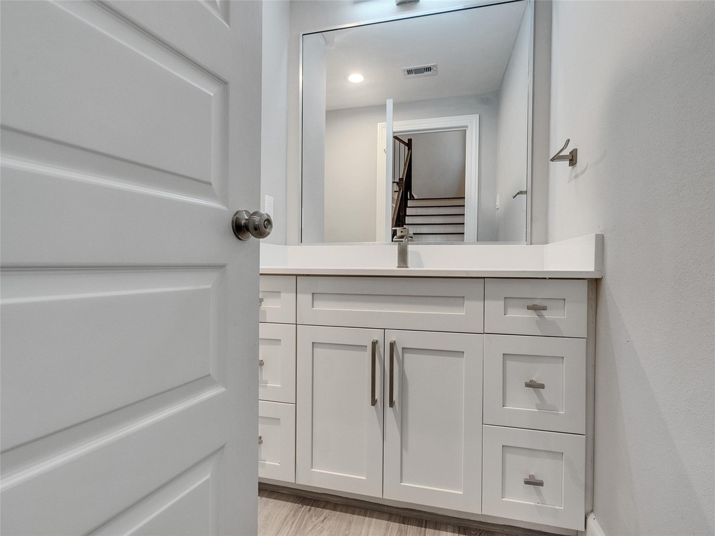 1122 W 16th Street - Photo 23